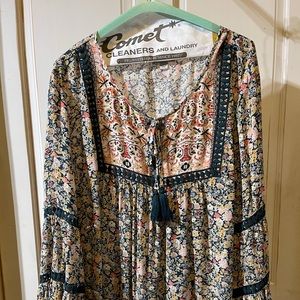 Pretty women’s boho blouse by One World XXL bodice and sleeve trimmed in lace